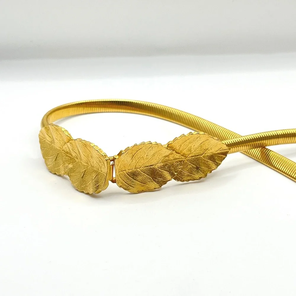 Dotty Smith Vintage Gold Tone Leaf Buckle Snake Chain Stretch Belt 25-28 Inch‎